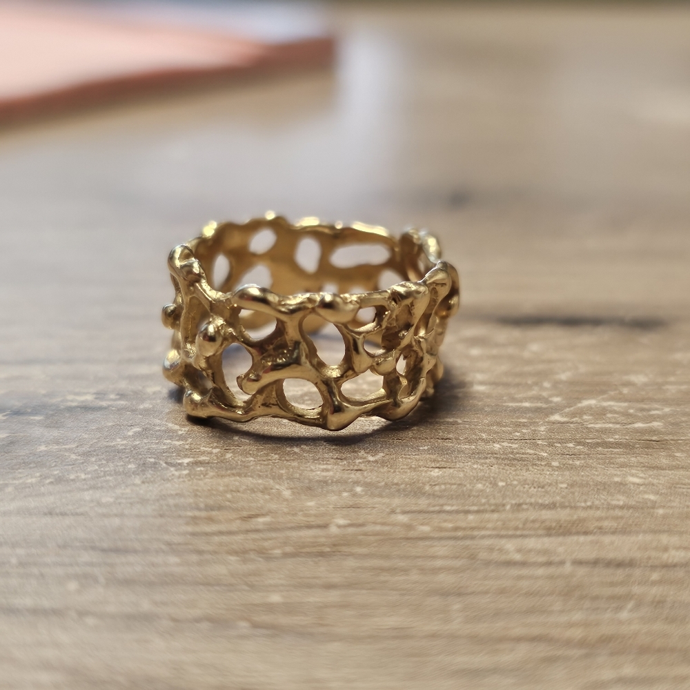 James Avery *Rare Retired* 14kt gold ring...size 6 1/2